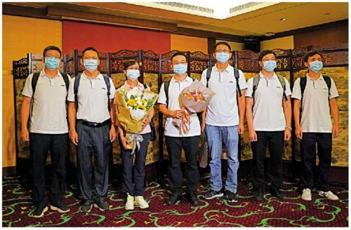 
广东“内地核酸检测支援队”七名先遣队队员抵港(图)