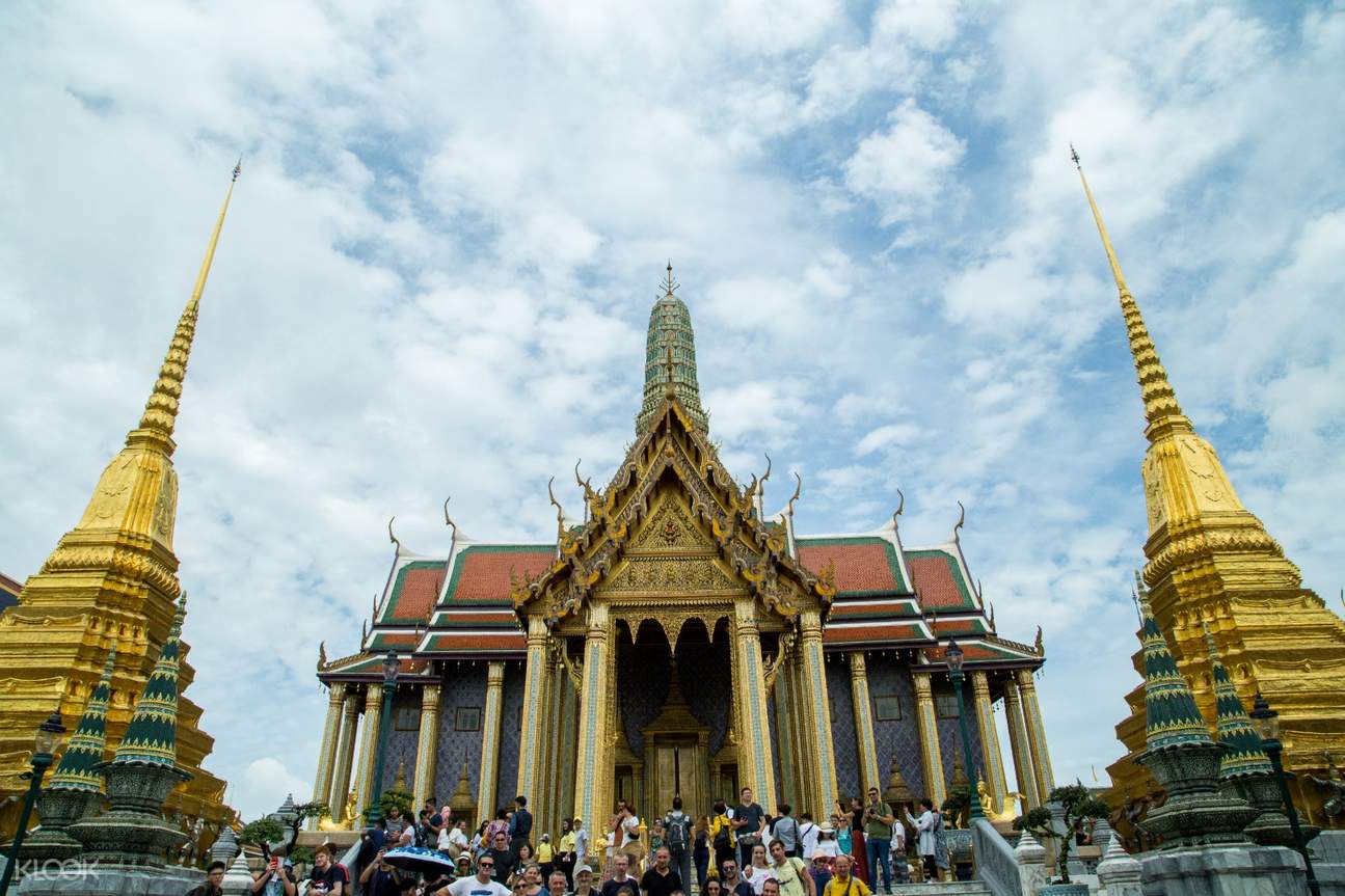 泰国越来越的大皇宫和玉佛寺的佛像之一仪式感