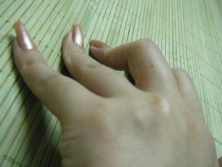 手指痣相解读：女生右手中指有痣代表什么？