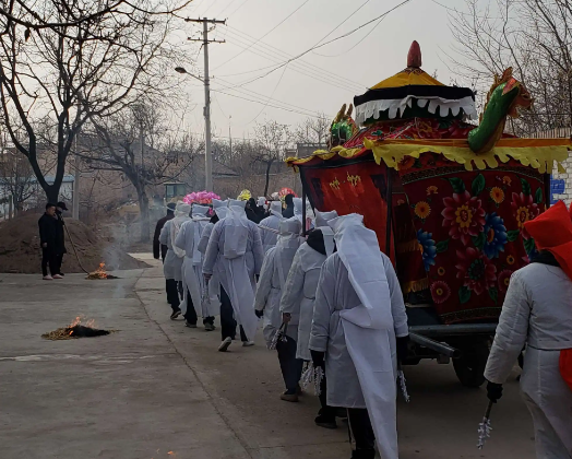 中国传统丧葬习俗的演变历程、不同地区的文化内涵