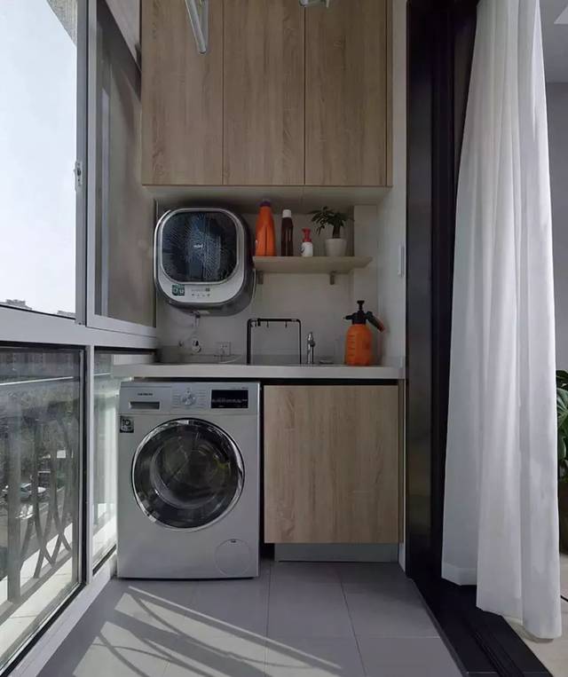 阳台设计一个洗衣机房，看着实用，实则缺点很多