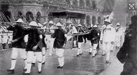 1922年英国爱德华皇储乘坐八抬大轿经过干诺道中