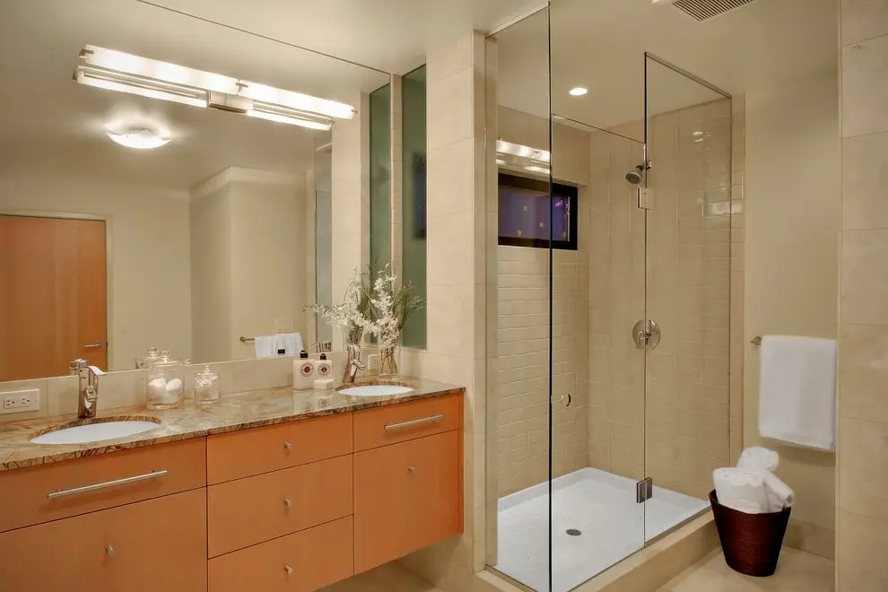 卫生间镜子不宜正对门开门见镜影响家宅环境