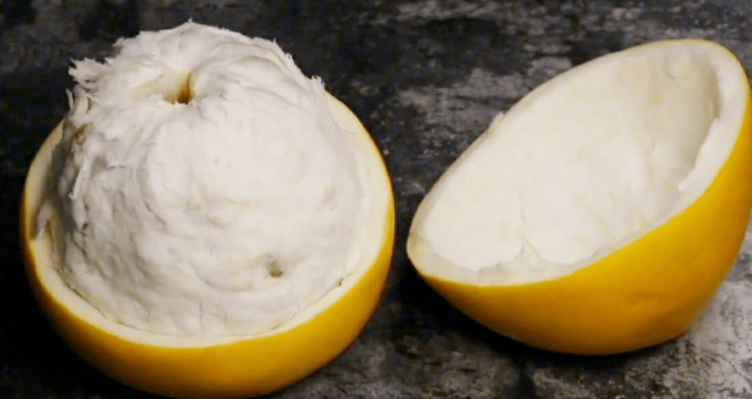 3秒剥好不脏手的柚子，原来是这样剥柚子的！