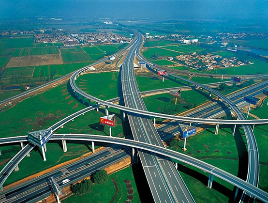 智慧充电 国内第一条“超高速”公路6月底建成通车
